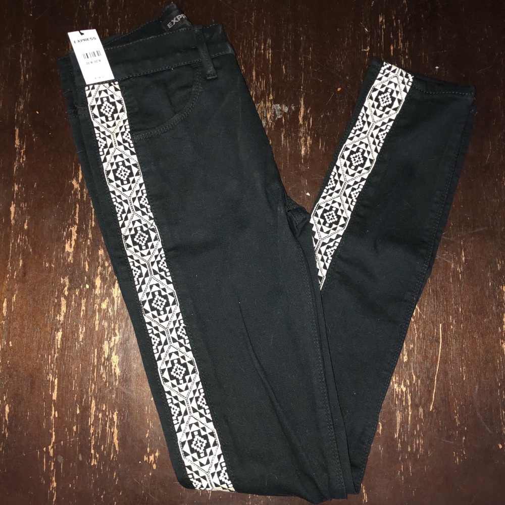 Black skinny jeans.